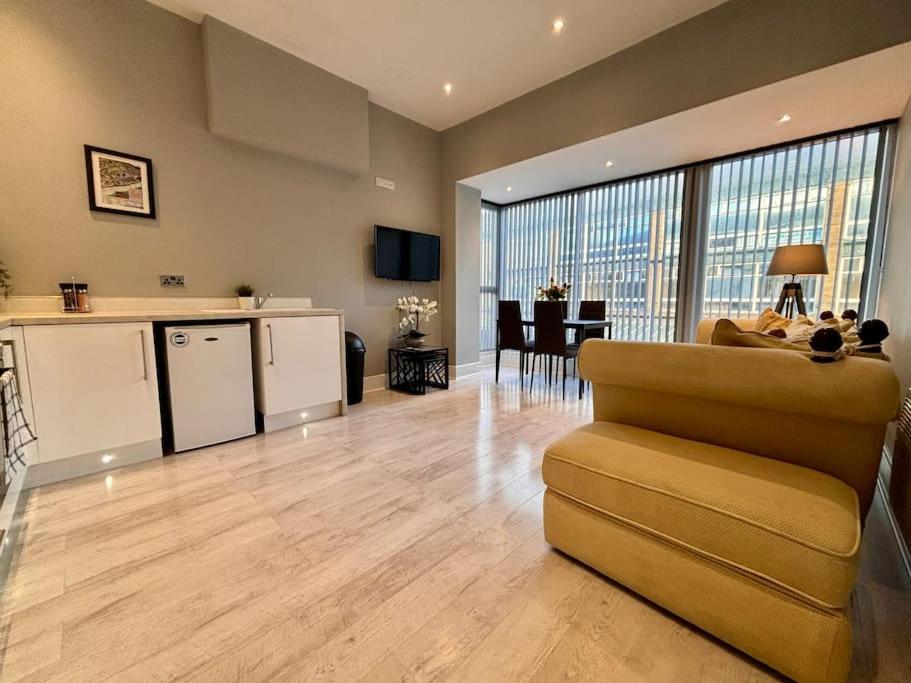 Teds Apartments-Town Centre-Apt2 Блекпул Екстериор снимка